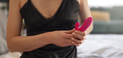 Finger vibrator